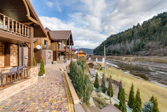 Waterfront houses next to a river and a forest